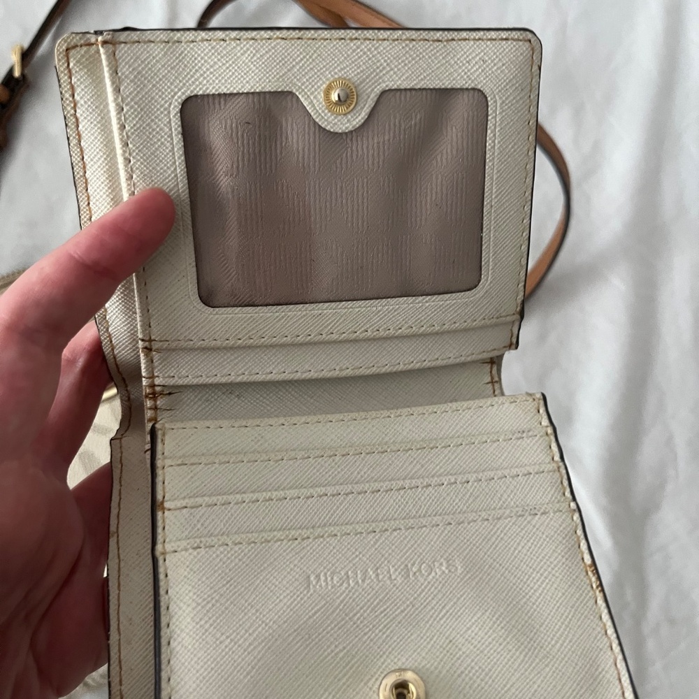 Tan purse - Picture 2 of 2
